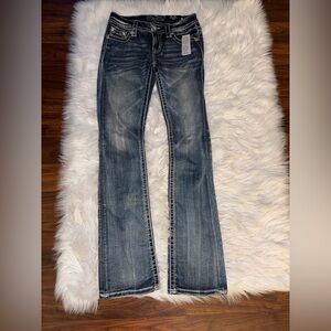 Beautiful NWT Miss Me jeans size 26” x 33 1/2”.